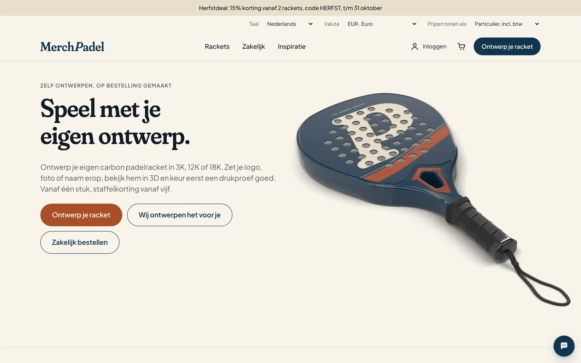 Homepage van MerchPadel met de kop Speel met je eigen ontwerp en een bedrukt 12K-racket